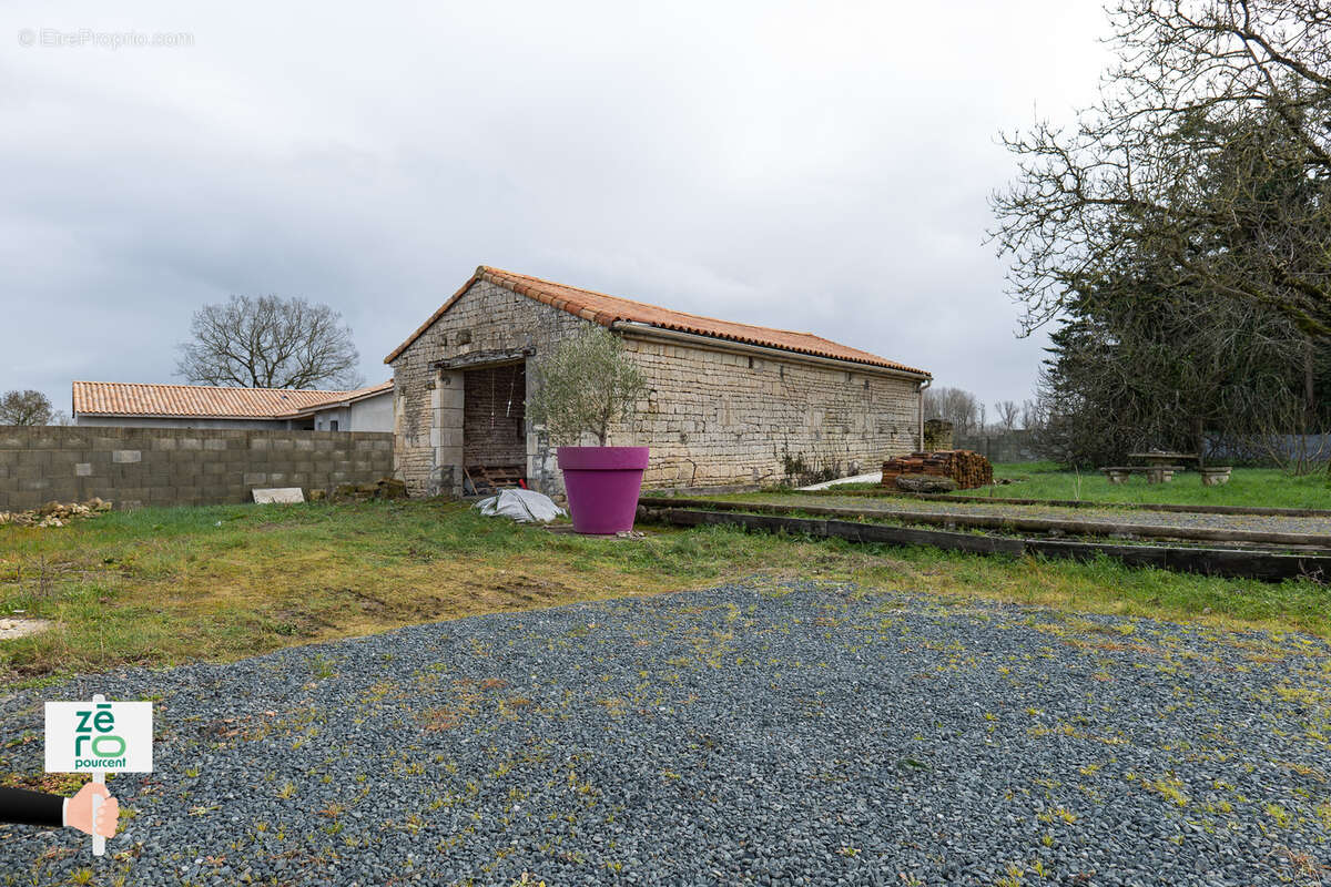 Maison à LES MAGNILS-REIGNIERS