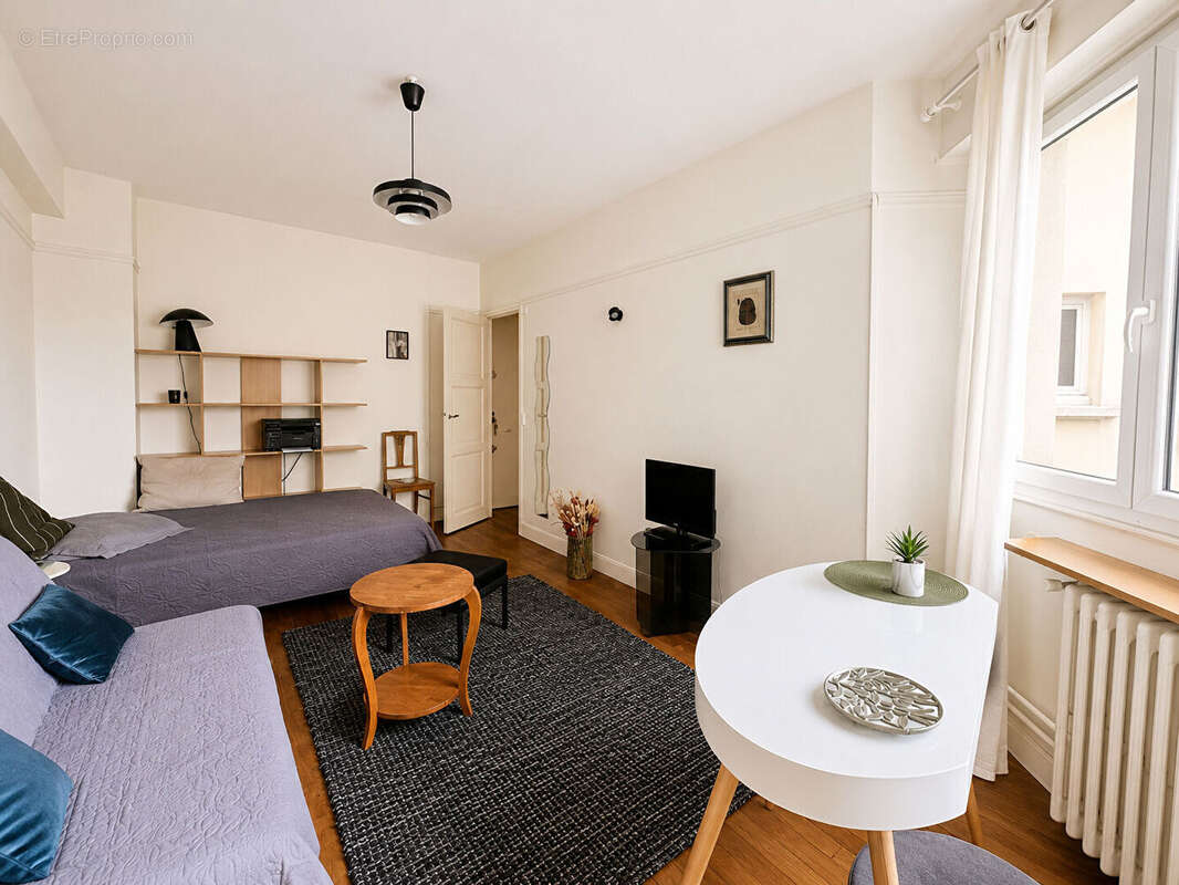 Paris 9e - grand studio avec coin nuit - photo 2