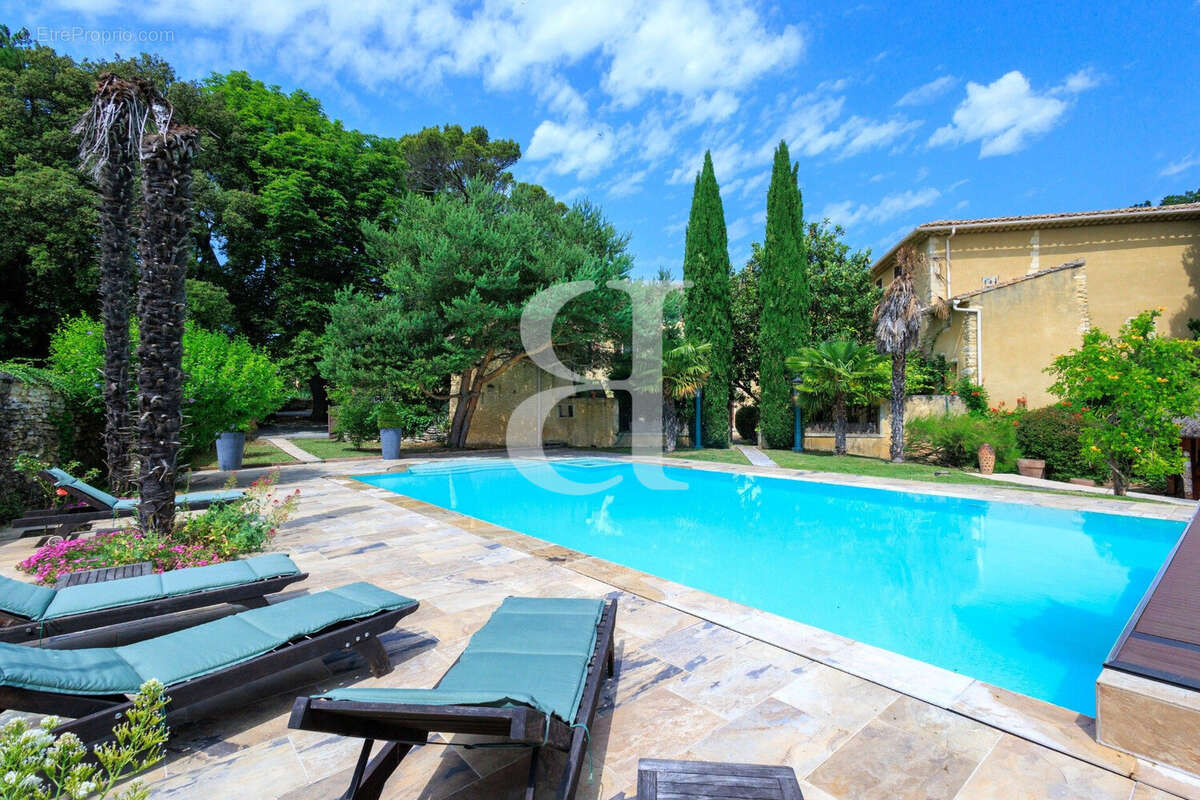 Maison 385 m² à Grignan  - photo 3