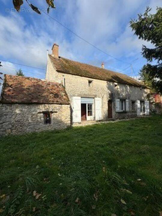 Maison à ORMOY-LA-RIVIERE