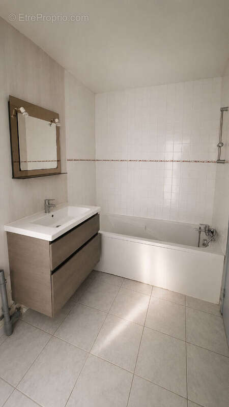 Appartement  84 m² - Balcon - photo 5