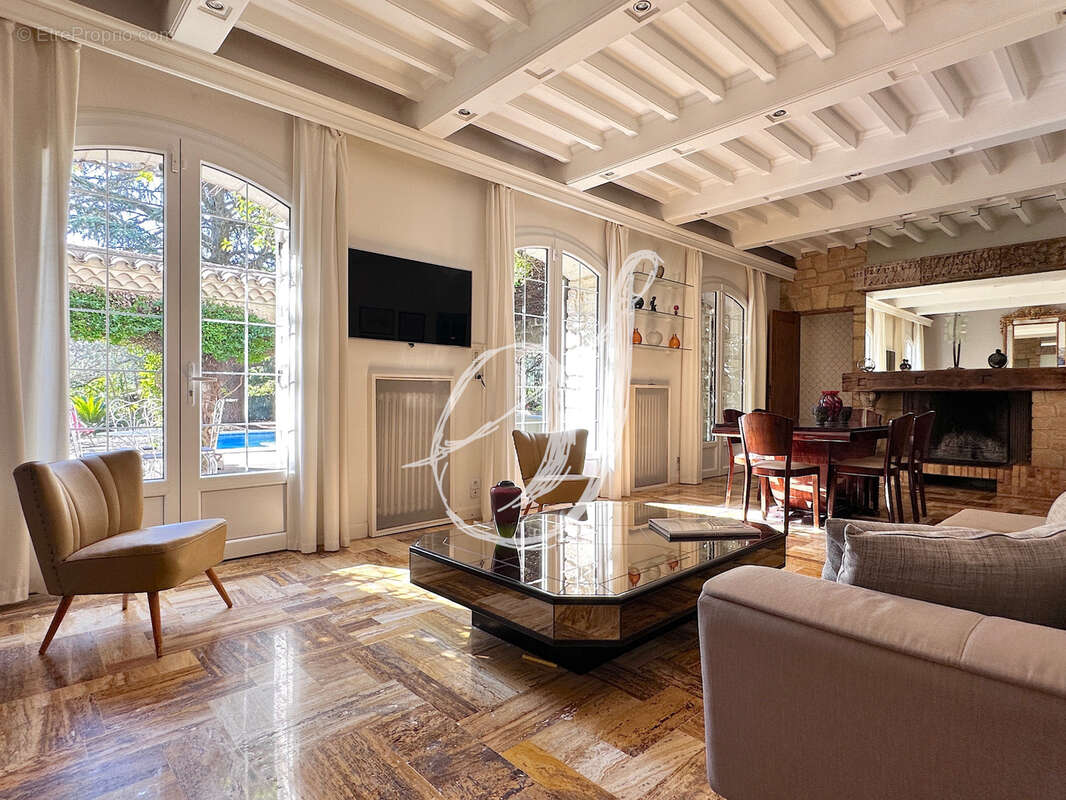 Maison de charme de type 5, 4 chambres avec piscine, garages sur plus de 1 000 m2 de terrain à Juvignac - photo 6
