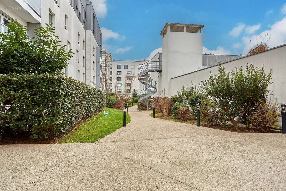 Saint-Ouen /  Grand Studio Lumineux de 27 m² –  Calme sur Jardins - photo 6