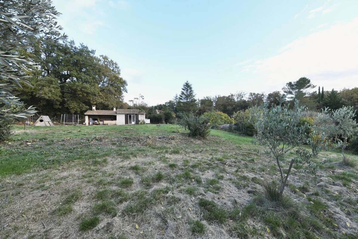 Terrain à UZES