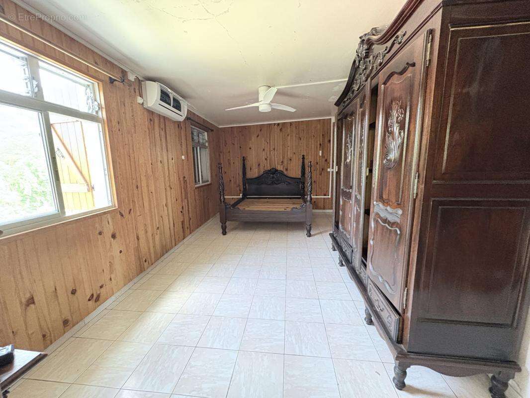 A VENDRE : VILLA F9 à Trois Rivière (97114) - photo 9