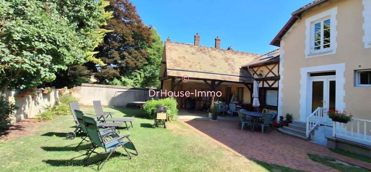 Maison à COURCELLES-SUR-SEINE