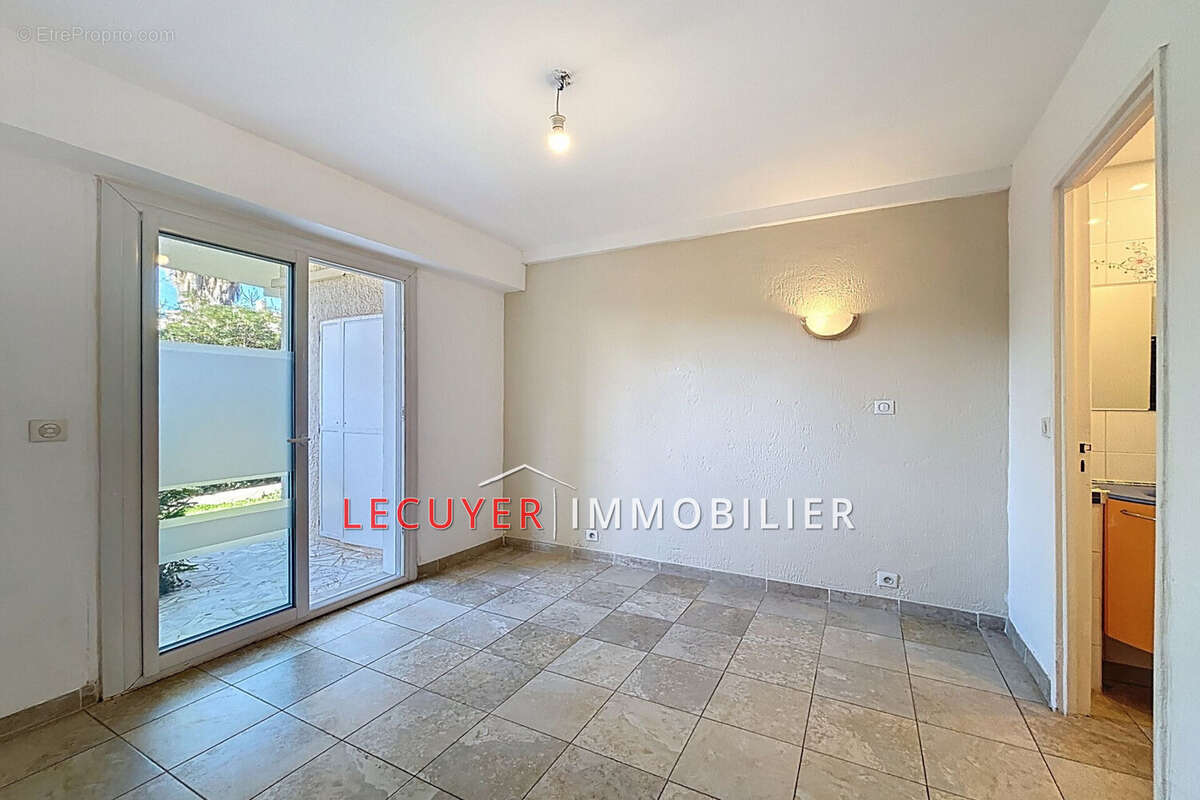 Appartement à VALLAURIS