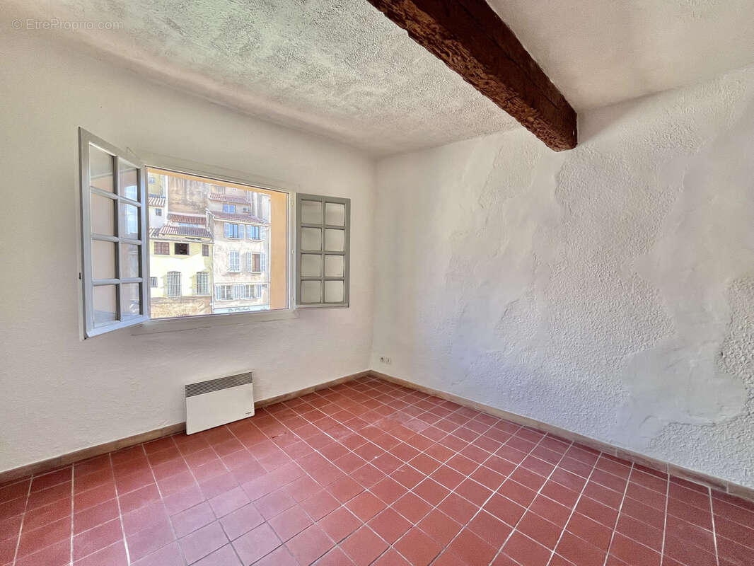Aix en Provence, exclusivité, au cœur du centre-ville historique, charmant appartement lumineux de 24m2. - photo 4