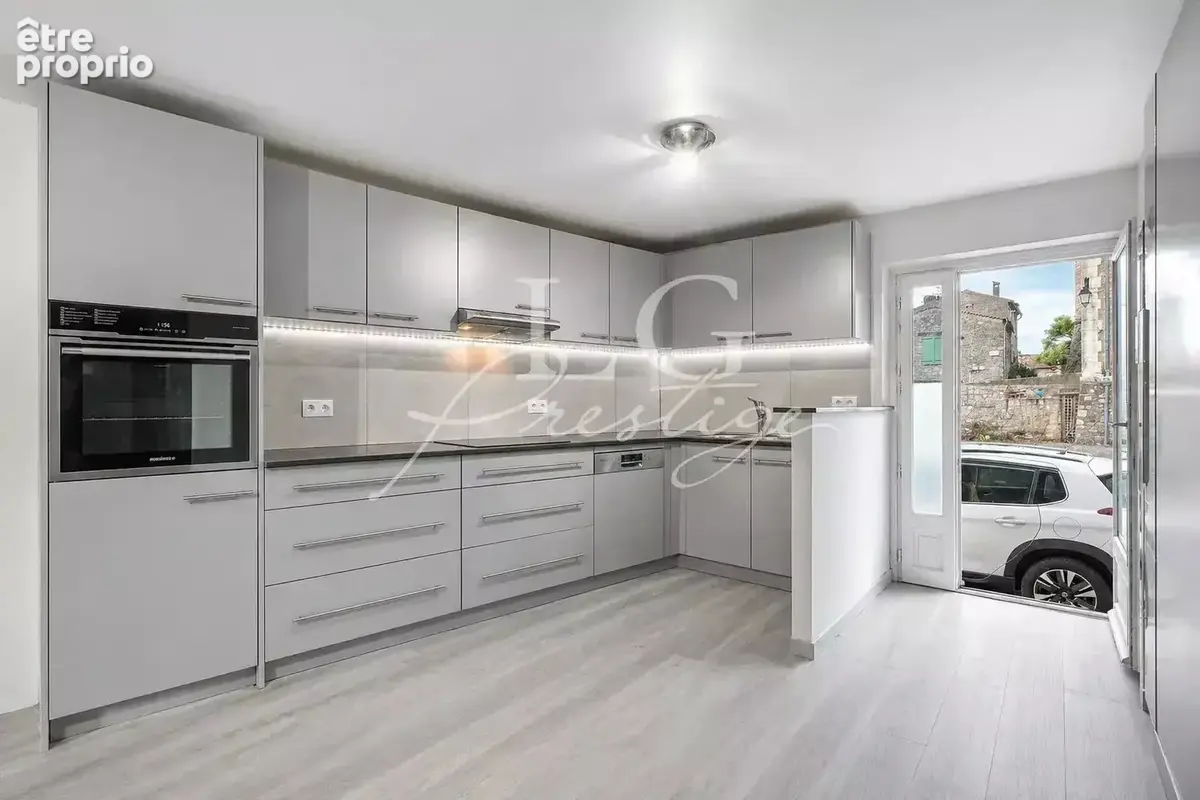 APPARTEMENT T3 – 71 m² + GRENIER DE 20 m² – À RAFRAÎCHIR – CALLIAN VILLAGE - Gros potentiel – Idéal résidence principale ou inve - photo 2