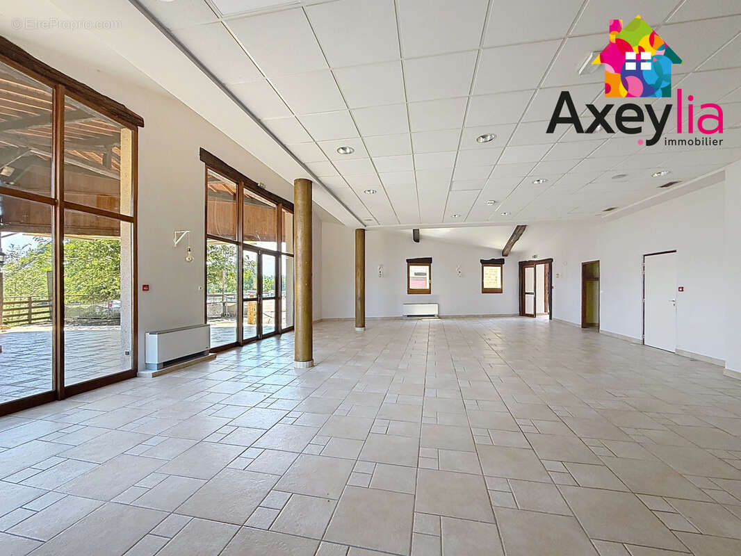 A vendre - briennon - grand local professionnel d'environ 270m2 avec possibilité d'amenagement en  loft - photo 5
