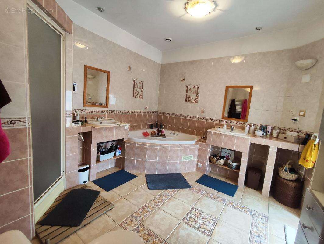 Maison à ETAULIERS