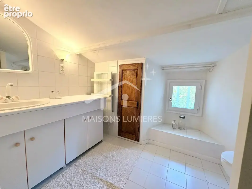 Villa de 150m² sur un terrain arboré et fleuri de 510m² - T5 - APT - 368 000€ - photo 14