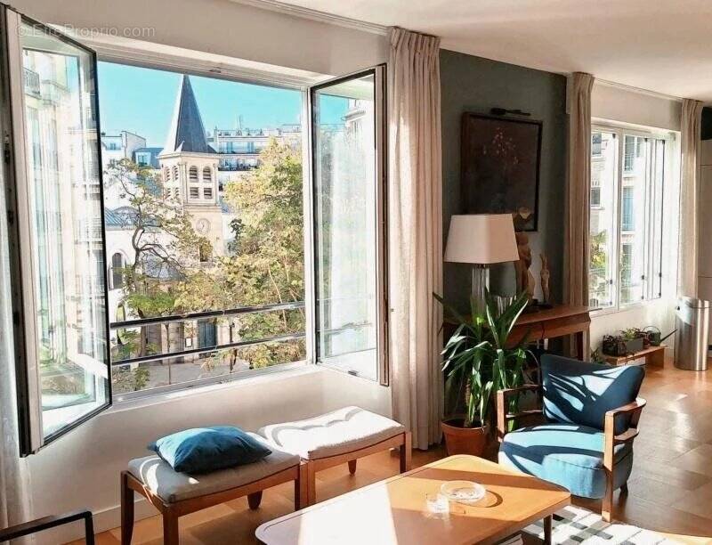 Appartement à PARIS-16E