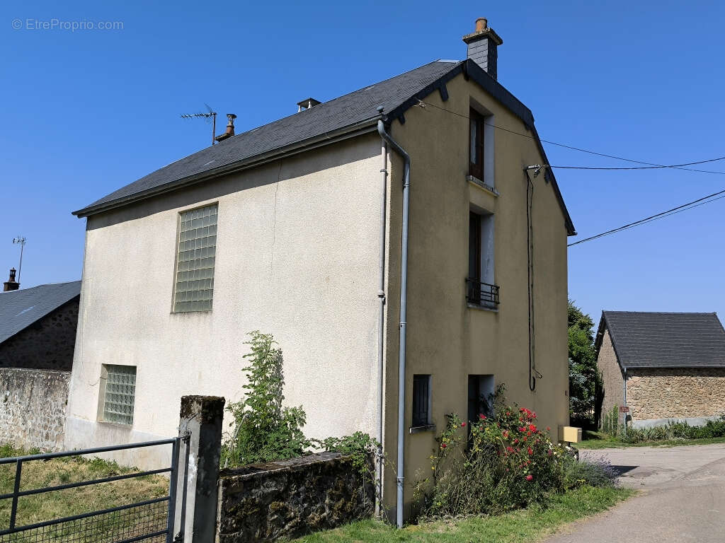 Maison à OUROUX-EN-MORVAN