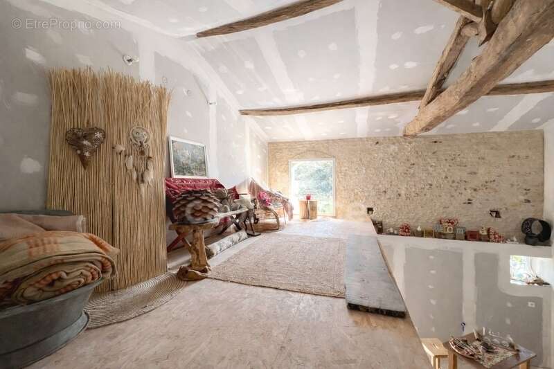 Longère charentaise de 131 m² avec dépendance et hangar - Fort potentiel - Vanzac (17) - photo 7