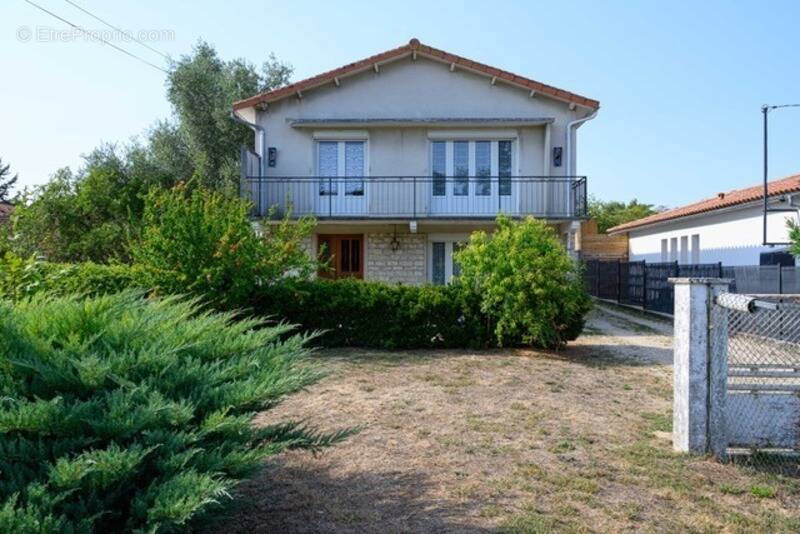 Maison à RUELLE-SUR-TOUVRE