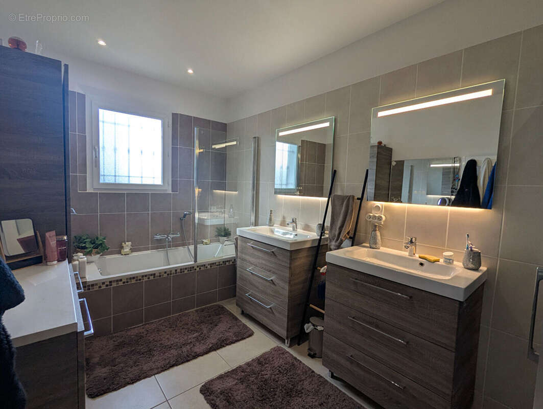 Maison à VILLECROZE