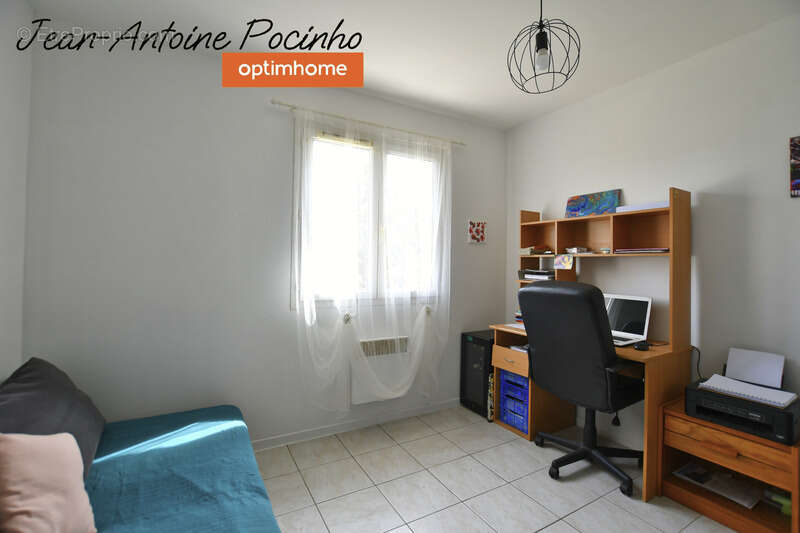 Maison à SAINTE-FOY-DE-PEYROLIERES