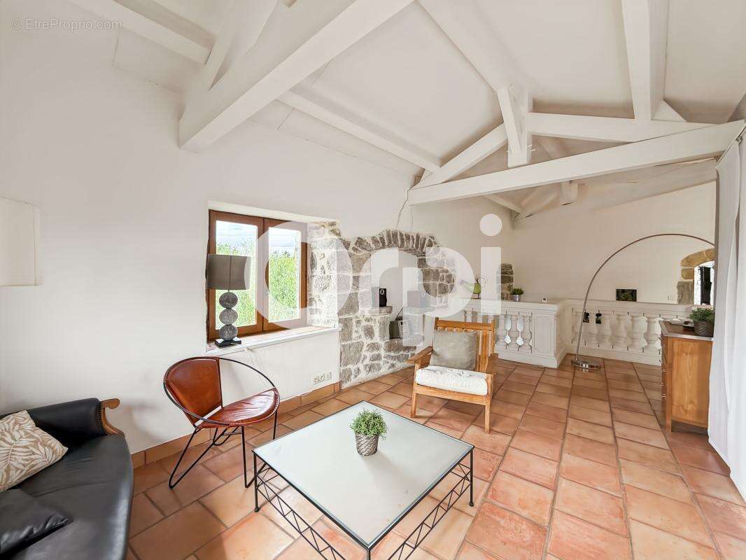 Maison à RUOMS