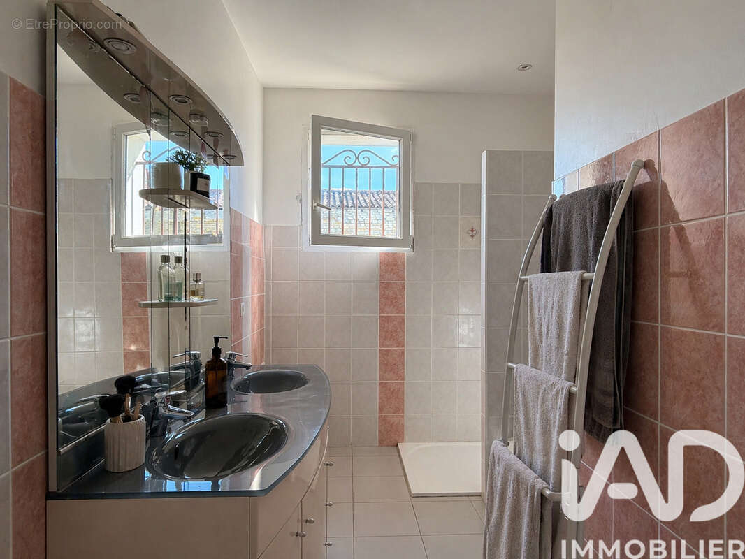 Maison 135 m² à Aunac  - photo 7
