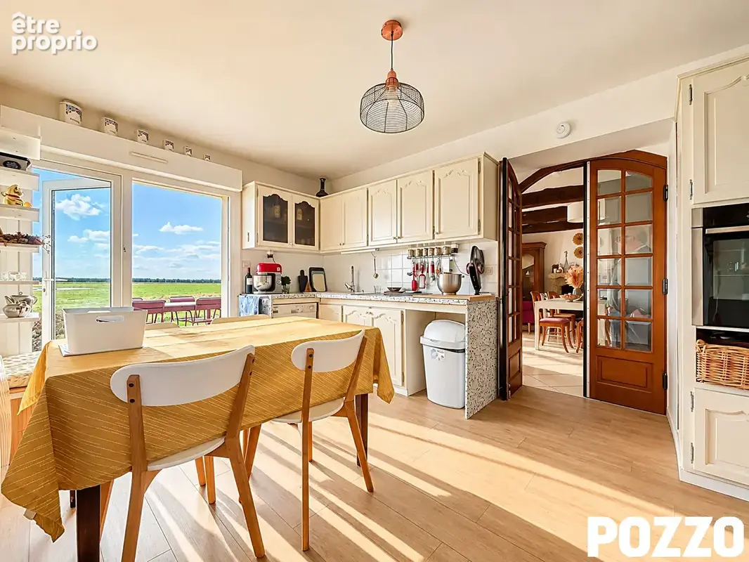 A VENDRE - Vains - Maison 8 pièce(s) 143 m² - photo 7