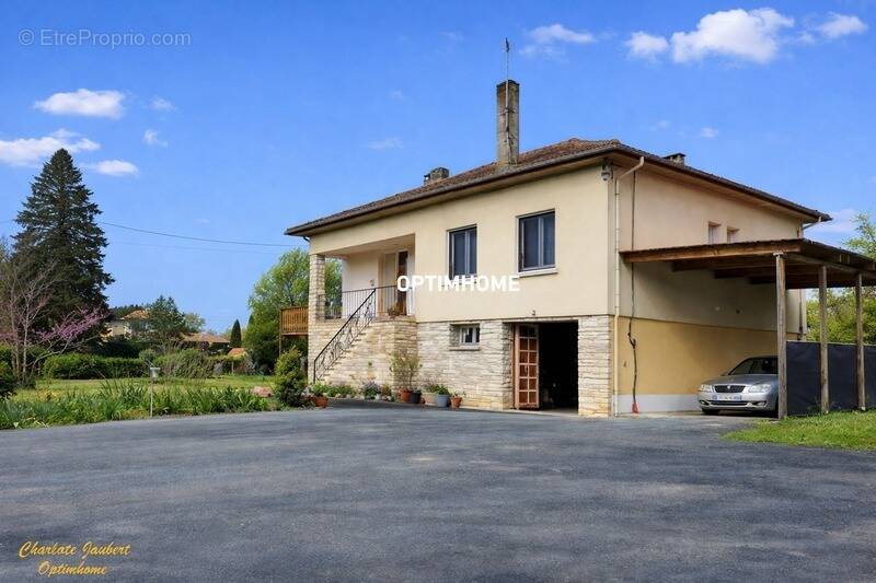 Maison à AUBETERRE-SUR-DRONNE