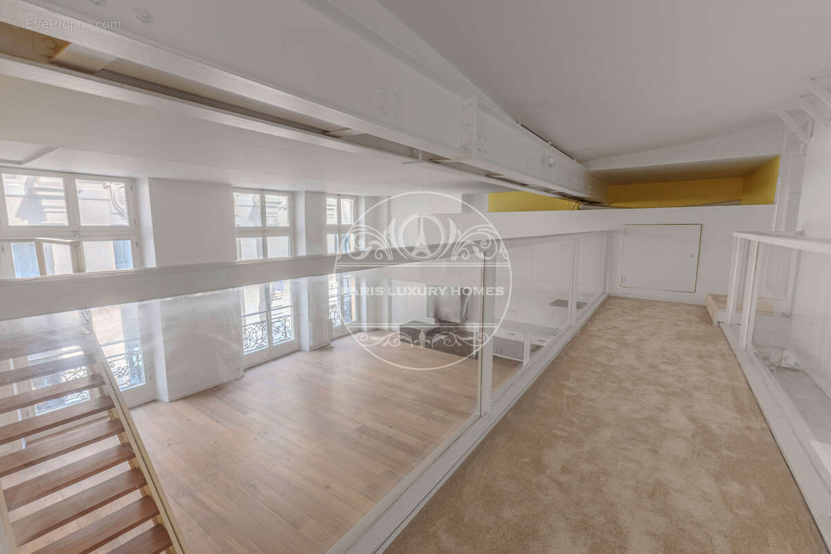 Appartement à PARIS-1E