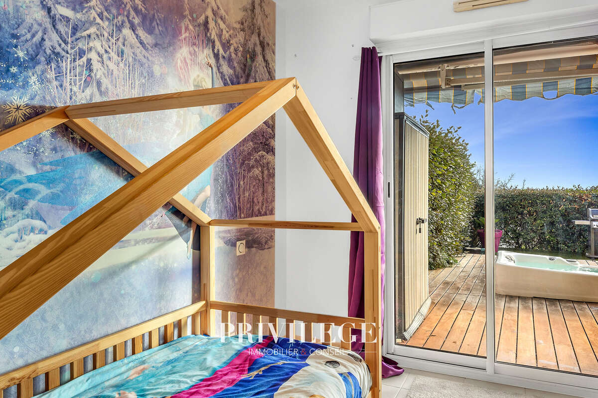 Appartement à SAINT-LAURENT-DU-VAR