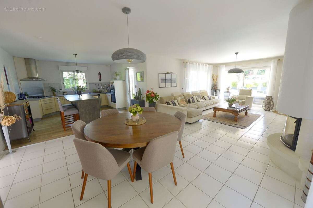 Maison à FONTCOUVERTE