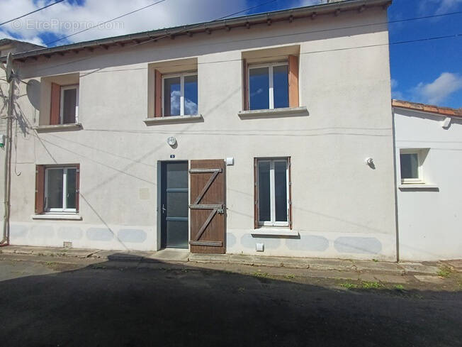 Maison à COULONGES-SUR-L&#039;AUTIZE