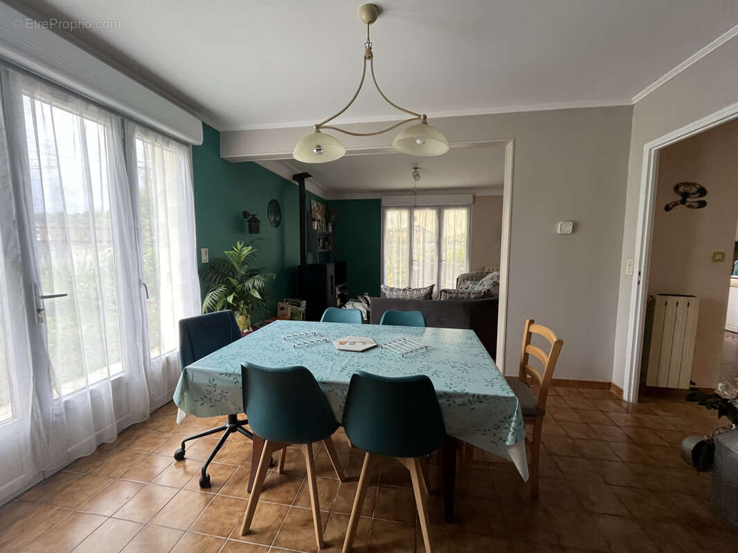 Maison à LAMARQUE-PONTACQ