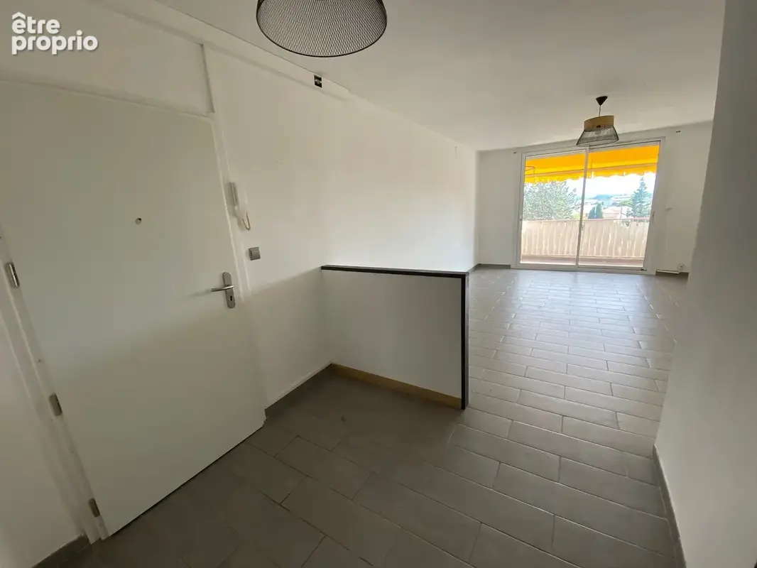 Appartement T3 72m2 avec terrasse, cave et garage à Nîmes Saint Césaire - photo 3