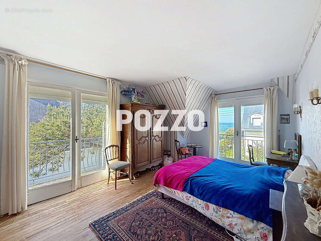 Maison F8 (210m²) en vente à JULLOUVILLE  à 30 m de la mer - photo 5
