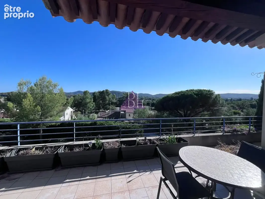 Vue mer pour ce 3 pièces en dernier étage avec vaste terrasse, garage et cave - photo 3