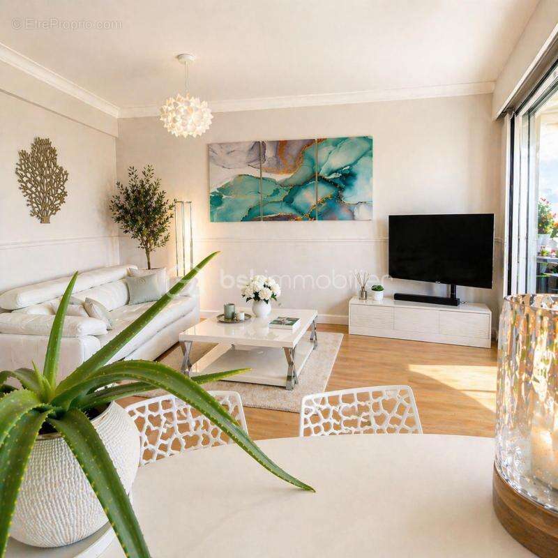Appartement à VALLAURIS