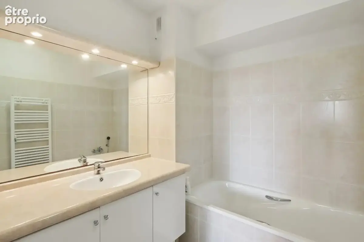 SOUS OFFRE - Exclusivité - Sainte-Maxime - Villa mitoyenne avec aperçu  mer, dans domaine sécurisé avec piscine - photo 14