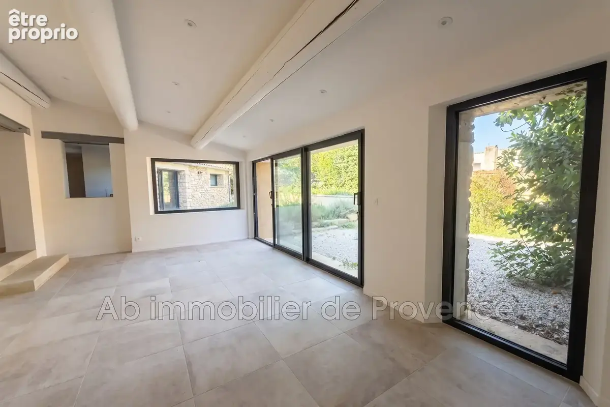 Maison 110 m² à Rognes  - photo 4