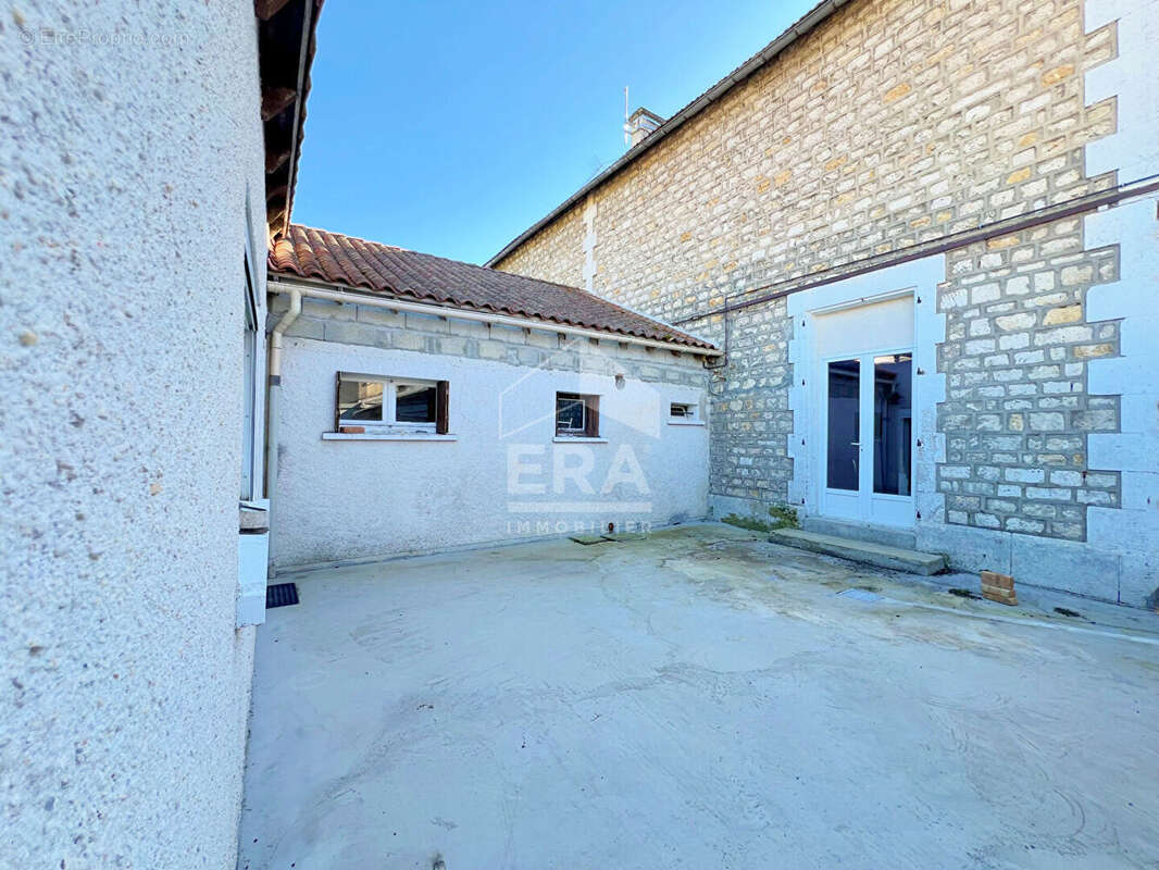 Maison à LA COURONNE