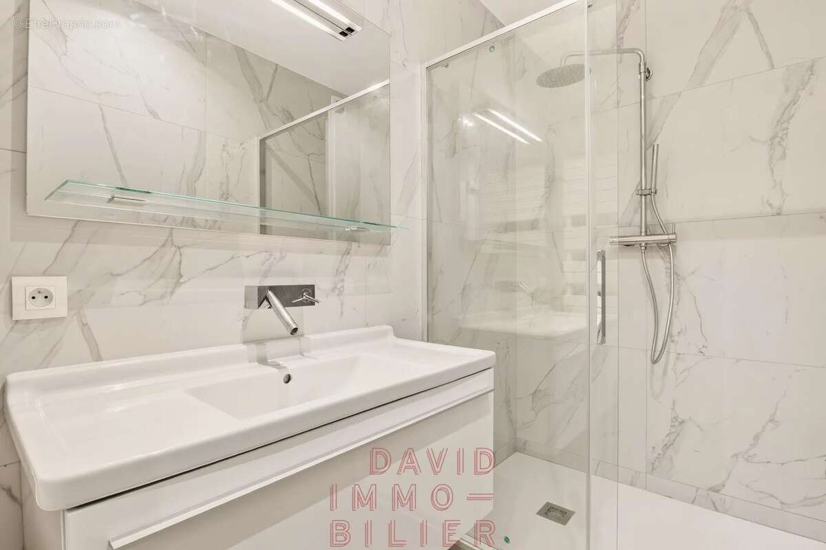 Appartement à PARIS-16E