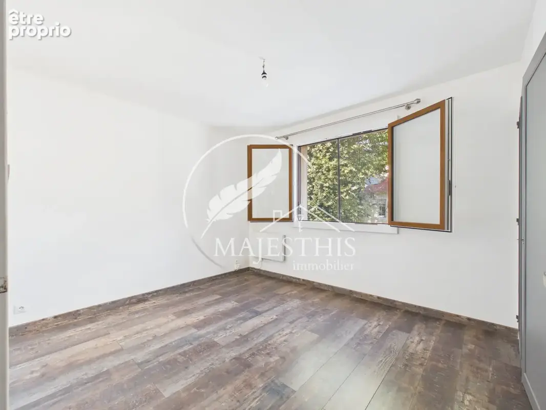Beau t4 de 76,52m2 + parking + cave a toulon est - photo 4