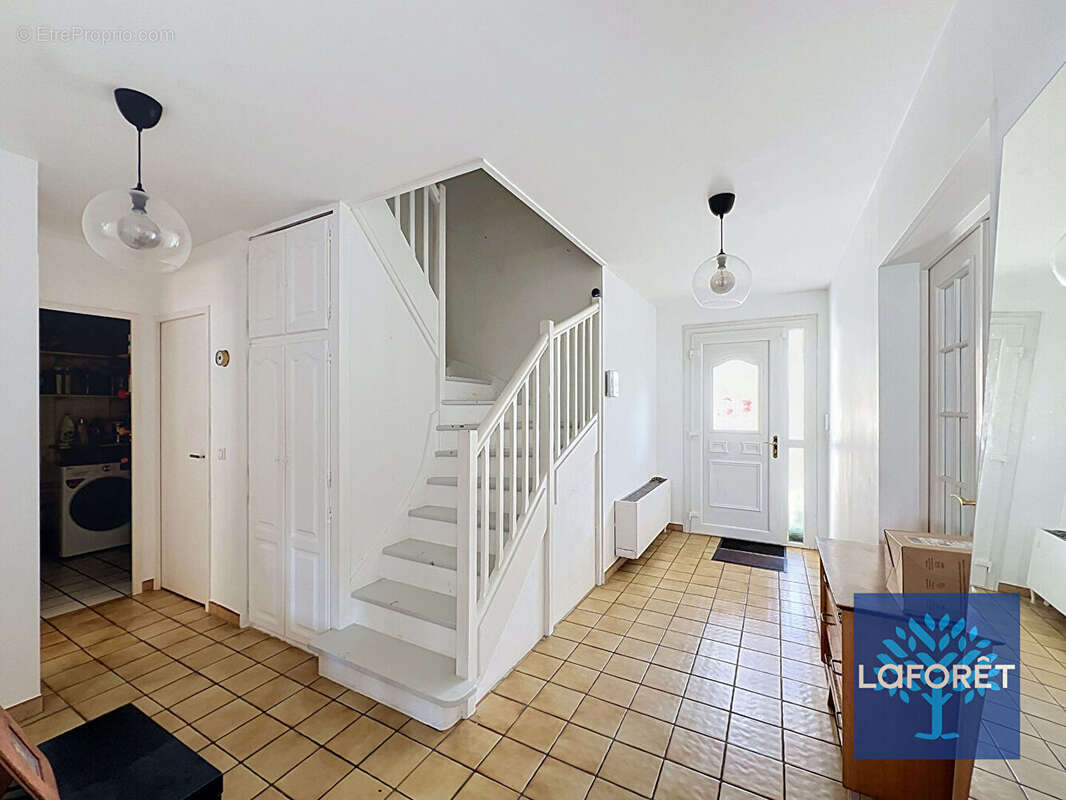 Maison LA FERTE ALAIS - 7 pièce(s) - 4 chambre(s) - terrain 699 m² environ - photo 7