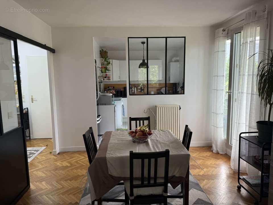 Appartement à SAINTE-GENEVIEVE-DES-BOIS