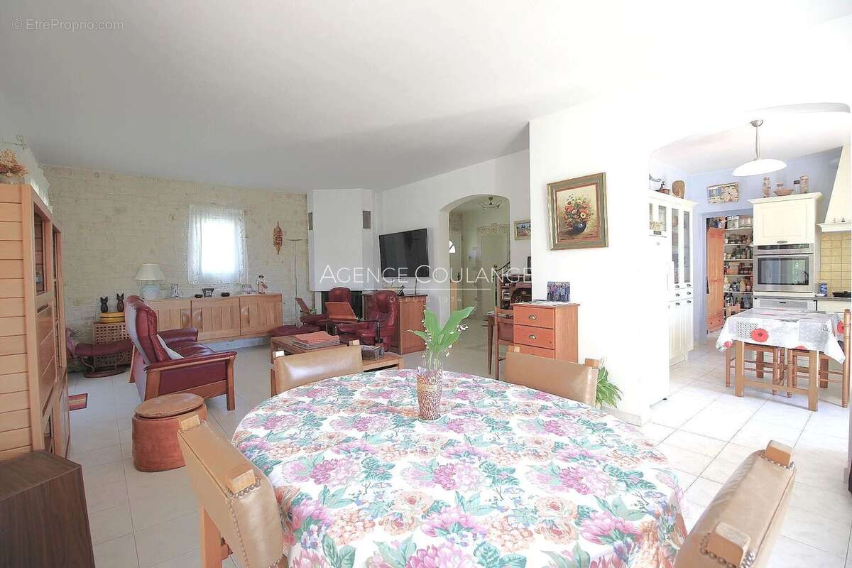 Maison à SAINT-CYR-SUR-MER