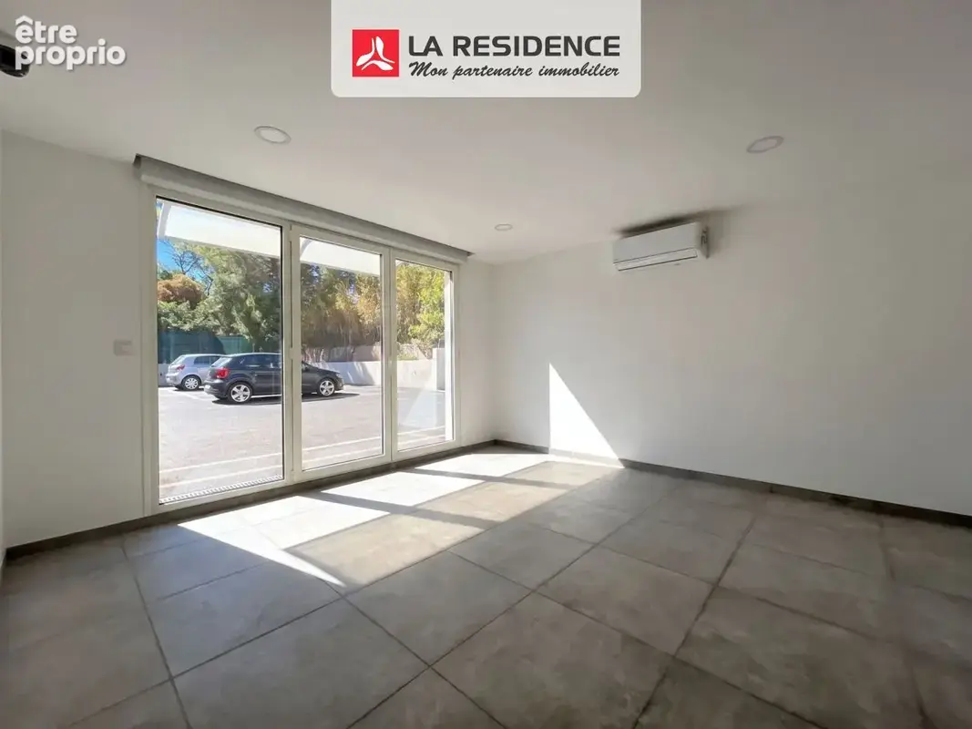 Commerce 80 m² à Frejus  - photo 2