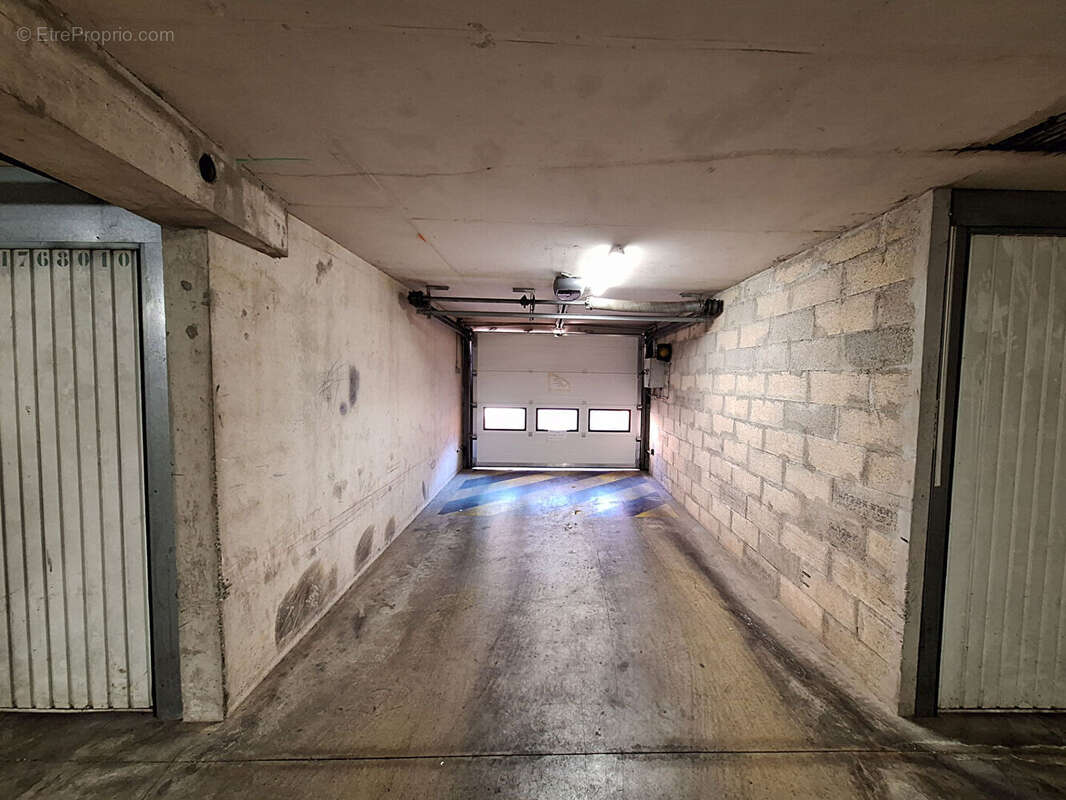 Parking à MARSEILLE-14E