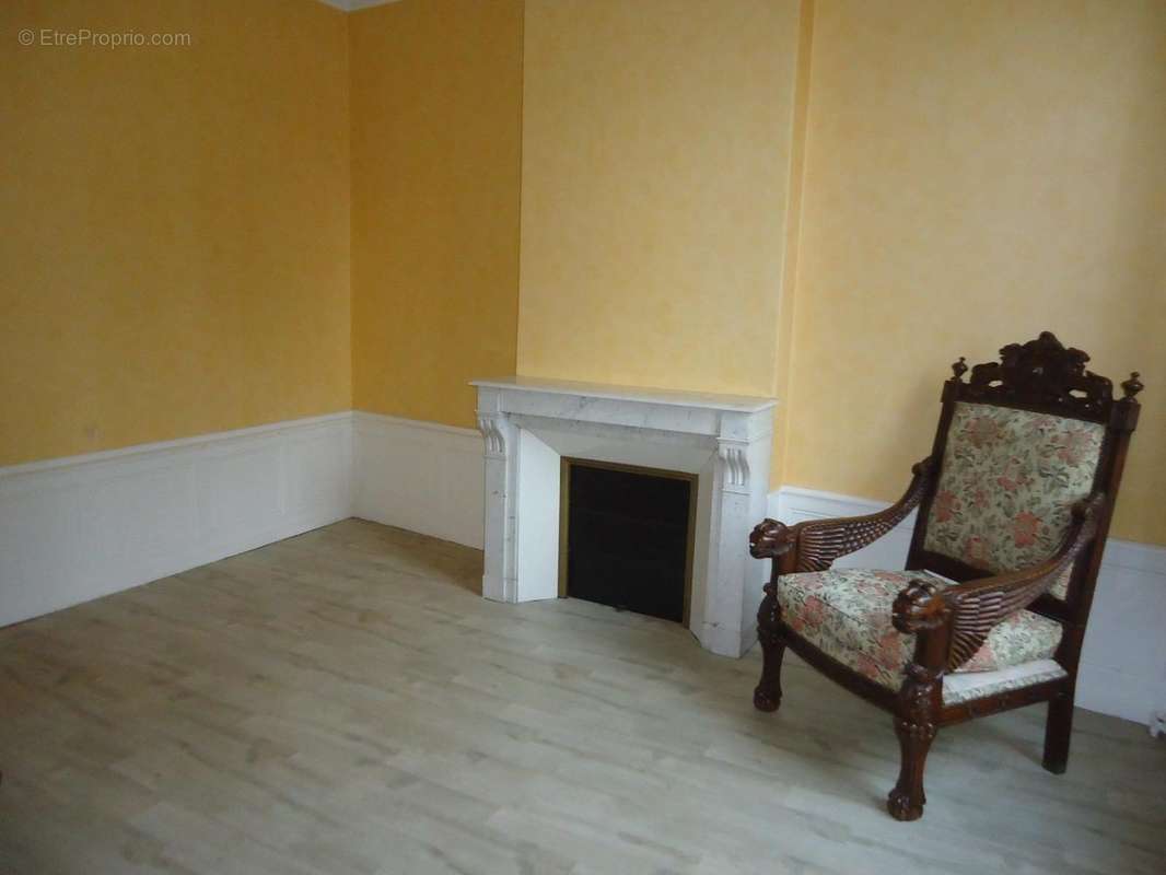 Appartement à NESLE