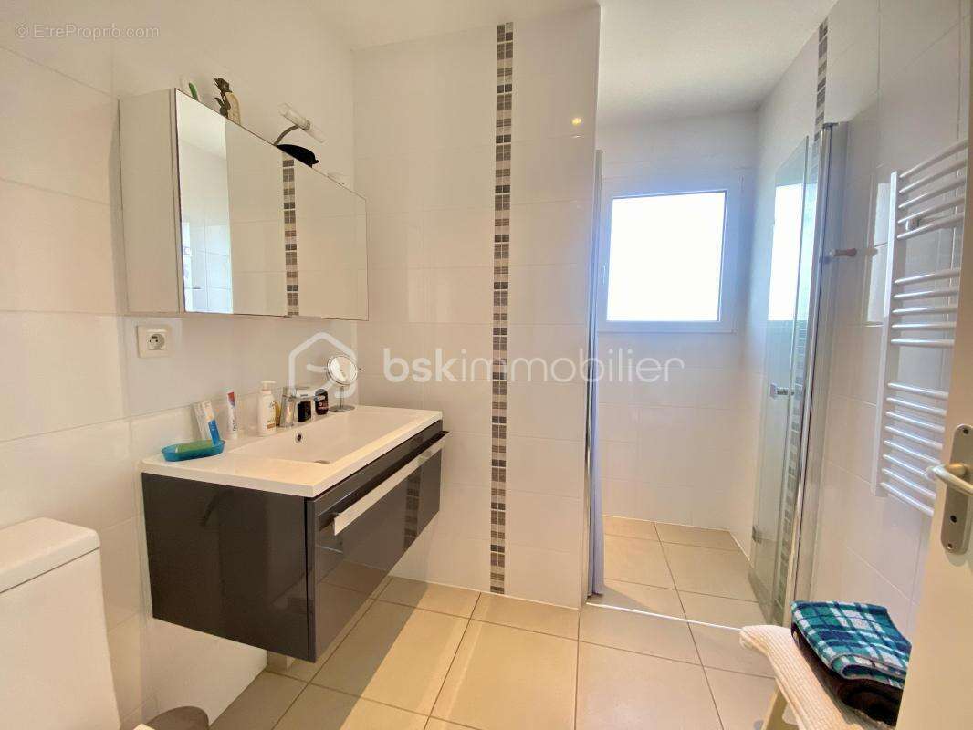 A SAISIR : Maison familiale 4 chambres, 3 salles d'eau, piscine et sauna - photo 9