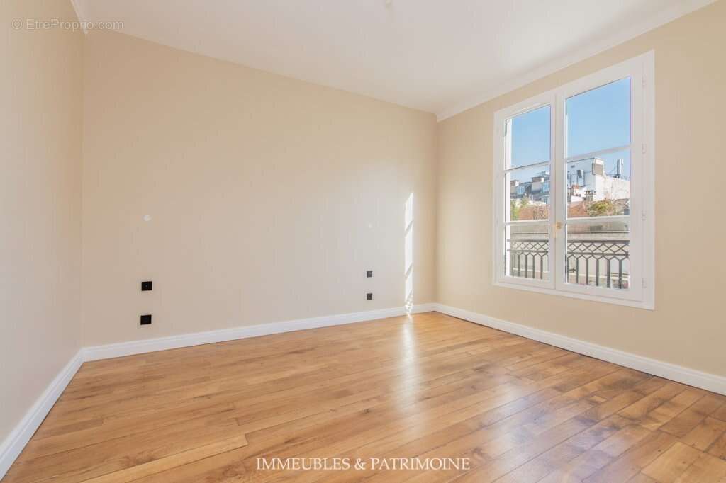 Appartement à PARIS-8E