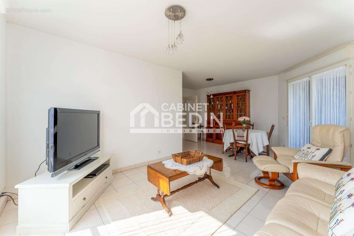 Appartement à PAREMPUYRE