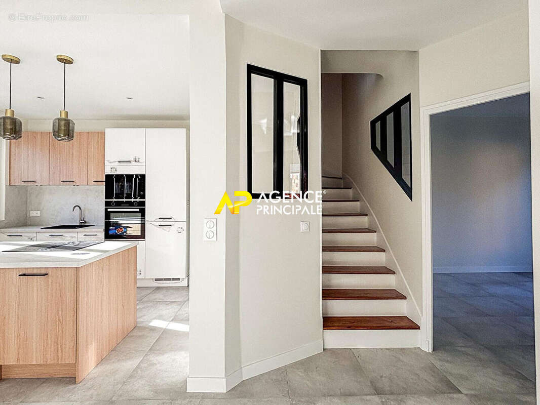 Maison à SARTROUVILLE